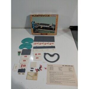 Plasticville 2903 HO Gauge Model Railroad Scenery Motel & Pool Kit w/Box